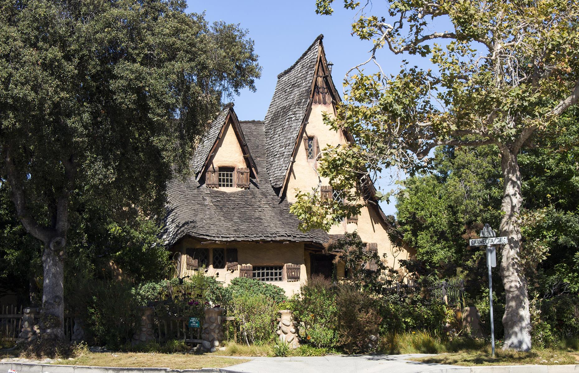 Spadena House, Beverly Hills, California, USA: The Undead (1957)